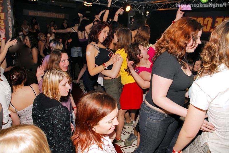 16P Slut drunk bitches sucking and fucking in sex party