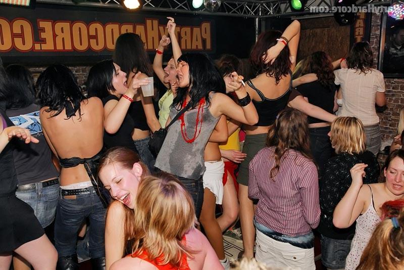 16P Slut drunk bitches sucking and fucking in sex party