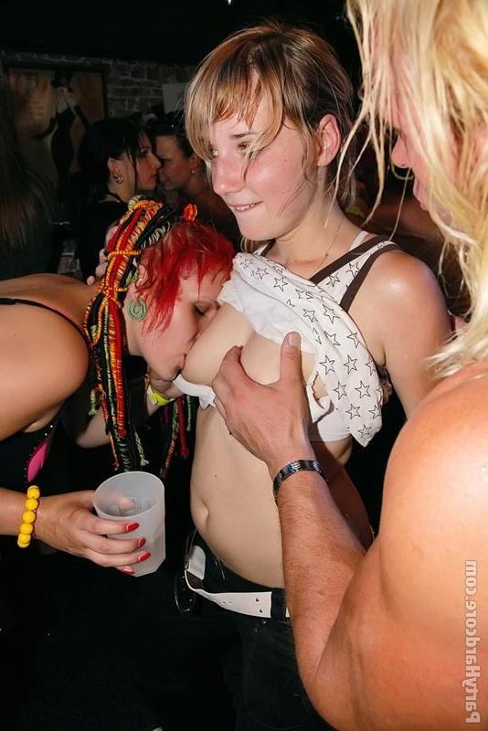 16P Drunk horny girls suck and fuck at hardcore sex party