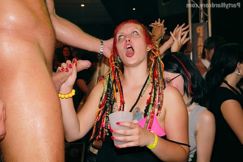 16P Drunk horny girls suck and fuck at hardcore sex party