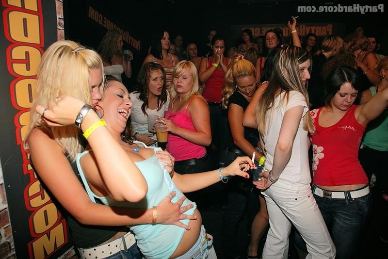 16P Drunk horny girls suck and fuck at hardcore sex party