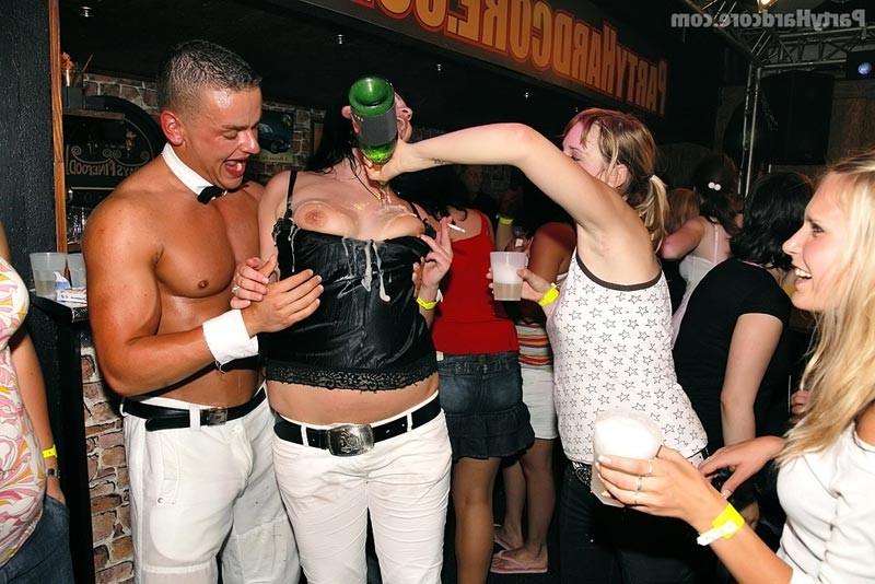 16P Drunk horny girls suck and fuck at hardcore sex party