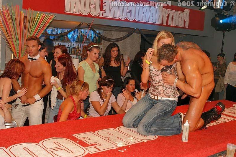 16P Amateur drunk and horny babes fuck at hardcore party