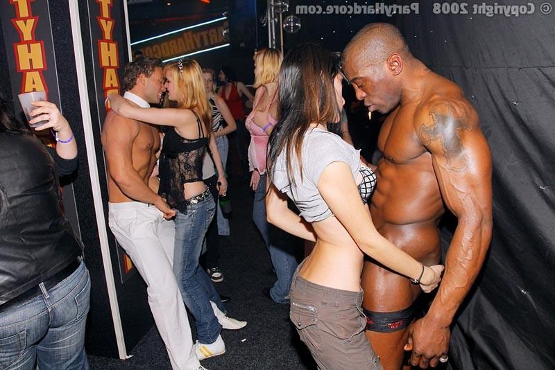 16P Amateur drunk girls fucking at hardcore orgy party