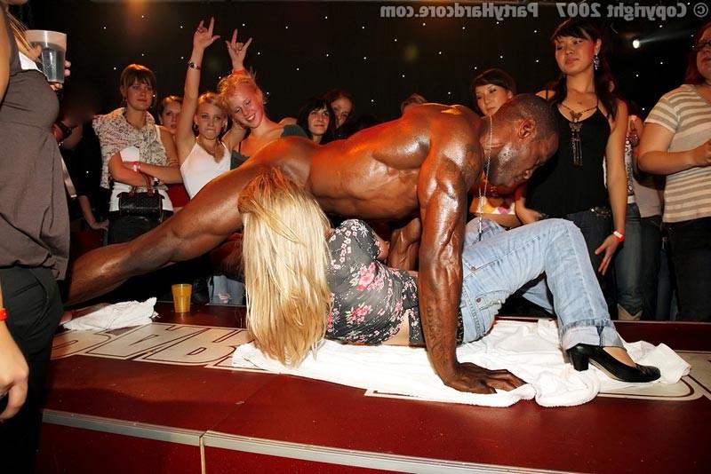 15P Drunk amateurs sucking and fucking on orgy sex party