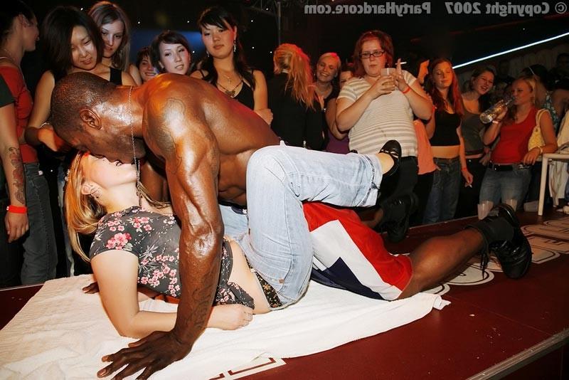 15P Drunk amateurs sucking and fucking on orgy sex party