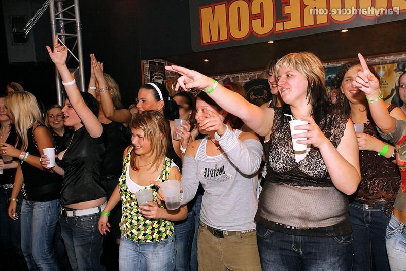 16P Awesome drunk amateurs group party