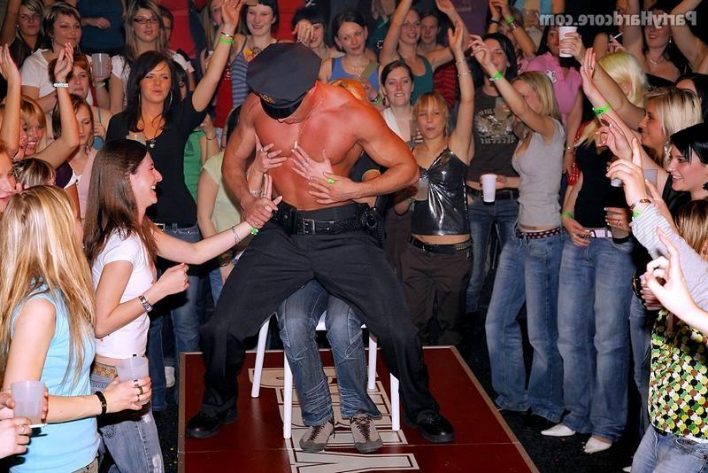 16P Awesome drunk amateurs group party