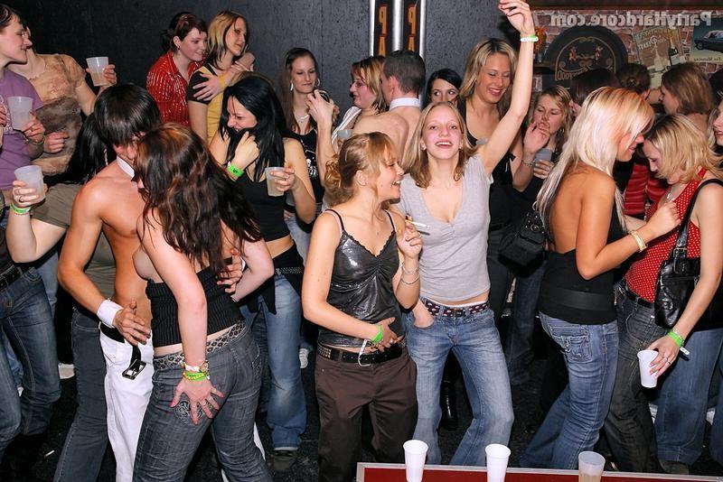 16P Awesome drunk amateurs group party