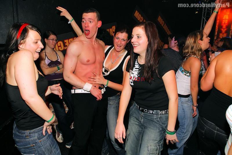 16P drunk amateurs hardcore party