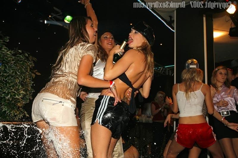 20P Hot drunk and filthy pornstars fucked on orgy sex party