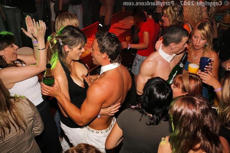 15P Amateur girls fucking at the huggest orgy sex party