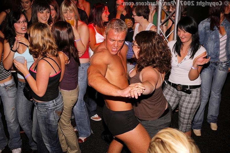 15P Amateur girls fucking at the huggest orgy sex party