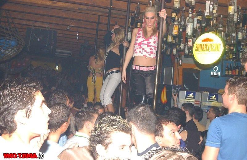 16P Drunk girls hardcore party lesbian fucking