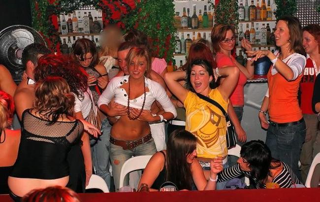 19P drunk teens at bachelorette party suck and fuck strippers