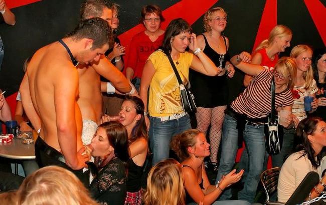 19P drunk teens at bachelorette party suck and fuck strippers