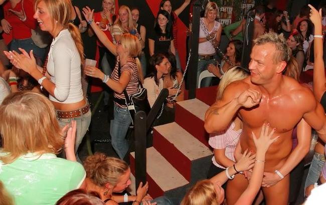 19P drunk teens at bachelorette party suck and fuck strippers