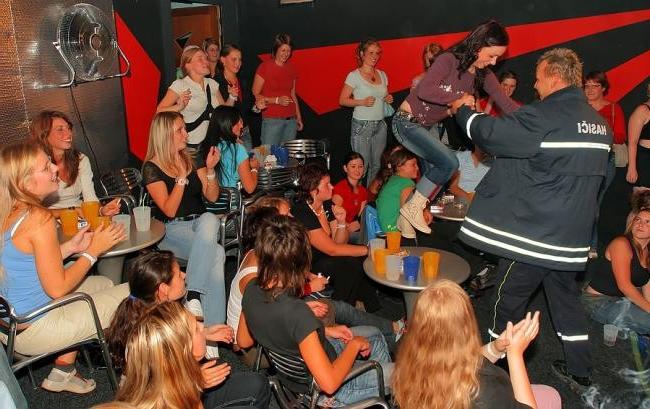 19P drunk teens at bachelorette party suck and fuck strippers