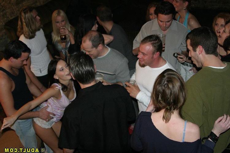20P Amazing groupsex action with wild and drunk coeds