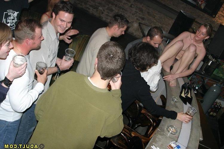 20P Amazing groupsex action with wild and drunk coeds