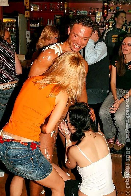 20P Drunk girls playing naughty games with strippers