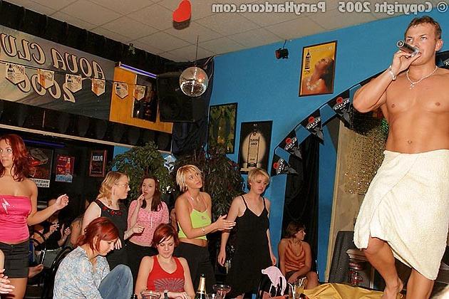 16P Girls doing strangers at drunk party