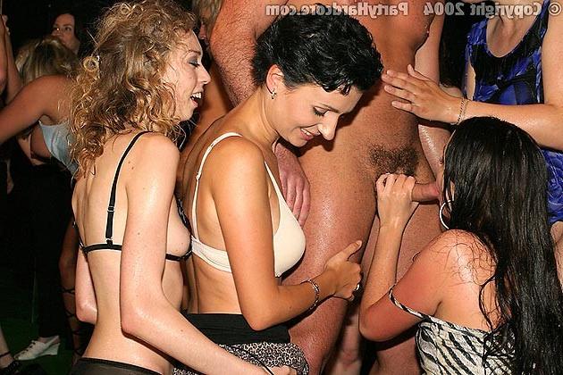 16P Toasted girls doing strangers at big drunk orgy