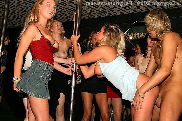 16P Toasted girls doing strangers at big drunk orgy