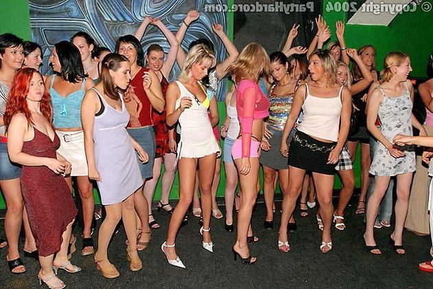 16P Average local girls doing strangers at sex party