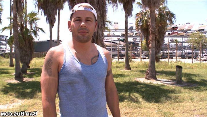 16P First time gay sex and cumshot with hunky bodybuilder