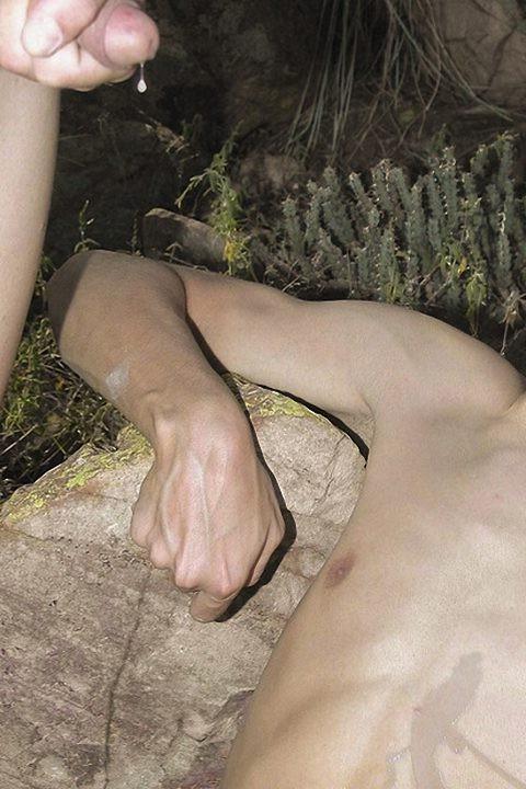 20P Sweet fellows sucking and facial shooting outdoors