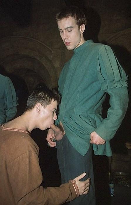 20P Dudes in costumes suck n fuck in an ancient castle