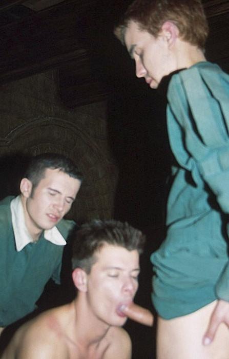 20P Dudes in costumes suck n fuck in an ancient castle