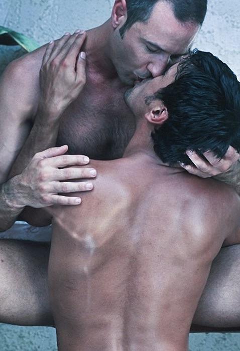20P Tanned latino and euro muscle buddies enjoy foreplay in a pool