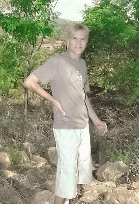 20P Fresh college dudes blowing up and facial cumming in the forest