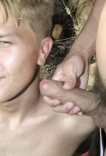 20P Fresh college dudes blowing up and facial cumming in the forest