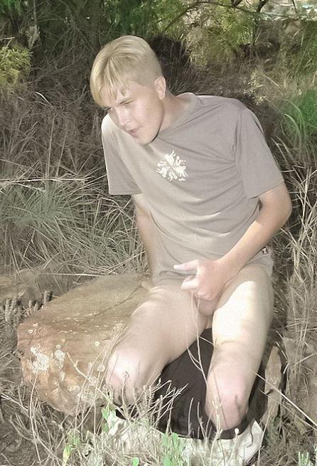 20P Fresh college dudes blowing up and facial cumming in the forest