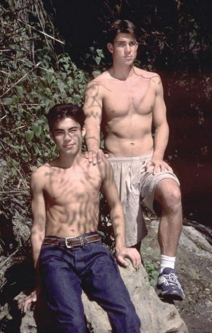 20P Muscle dude and asian twink outdoor sucking and screwing joy