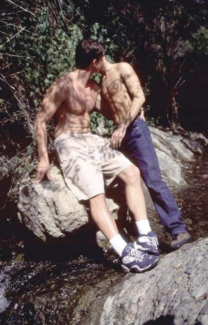 20P Muscle dude and asian twink outdoor sucking and screwing joy