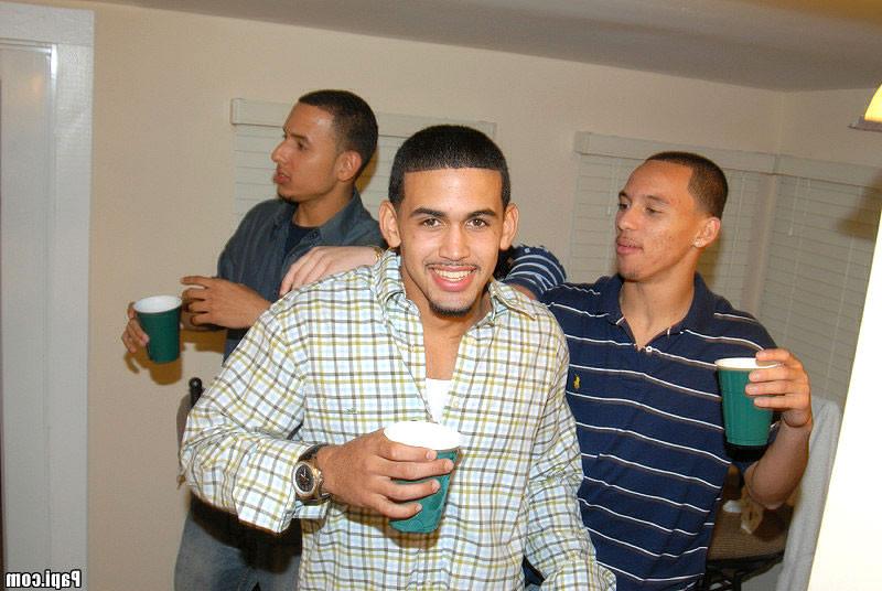 15P This hot limo ride gets even hotter in these crzy pics of this papi party