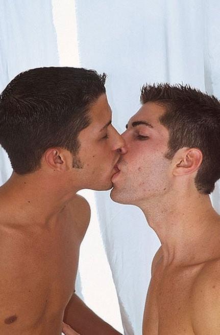 20P Two tanned well built studs foreplay and fuck kick in a studio