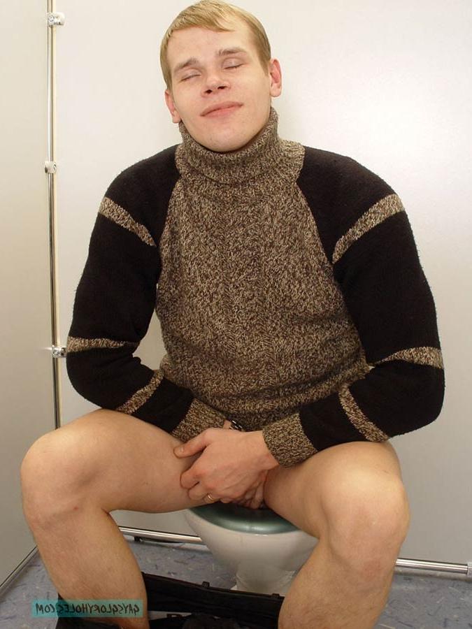 15P Anal hardcore in toilet