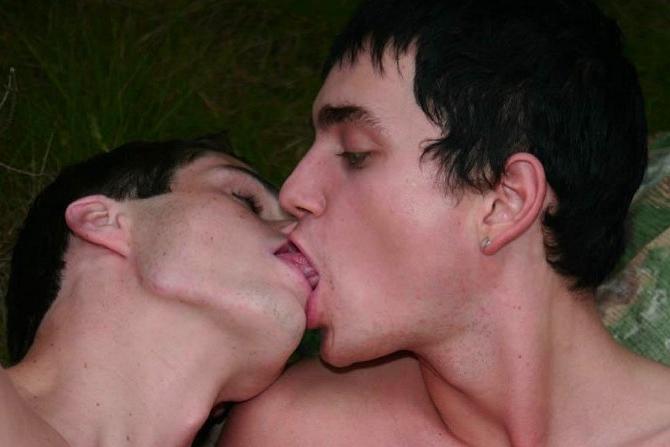 20P Two cute twinks taking delight in suckin n fuckin in the forest