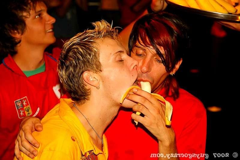 20P Sporty gays in soccer outfits go for a hole in one