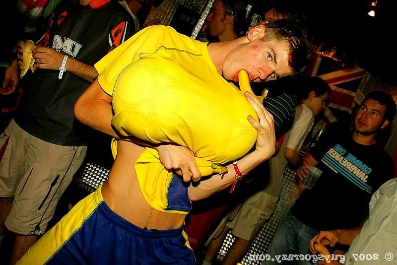 20P Sporty gays in soccer outfits go for a hole in one