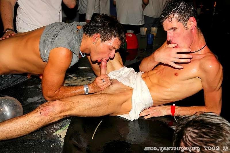 20P Drunk gays searching for some gaping assholes
