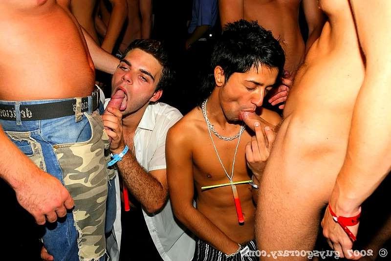 20P Drunk gays searching for some gaping assholes