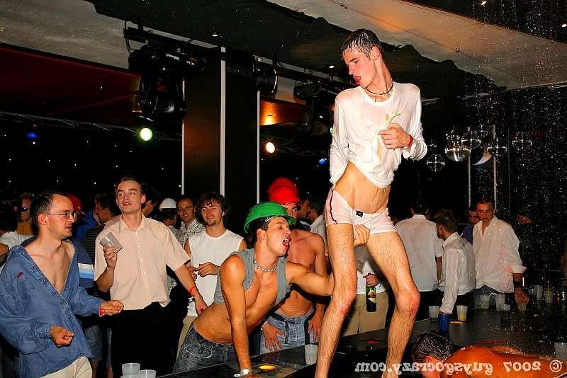20P Drunk gays searching for some gaping assholes