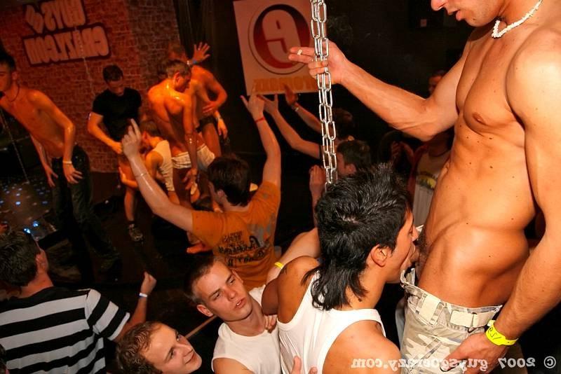 20P Strippers seduce amateur boys to lick their ass