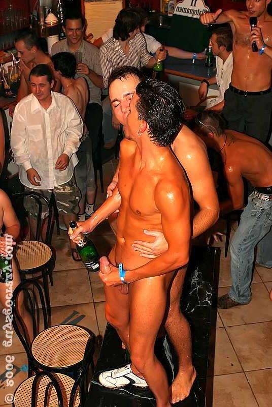 20P Cute twinks get banged by multiple hunks at a drunk sex party 